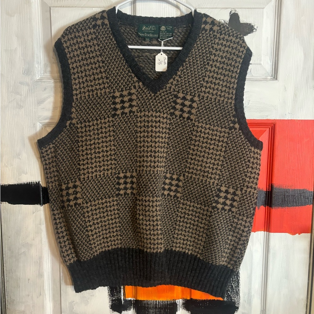 New traditions X-Large houndstooth navy sweater vest